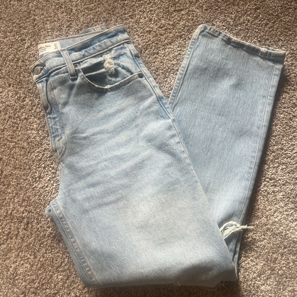 Abercrombie & Fitch Light Blue 90’s Straight Ultra High Rise Jeans, size 27/4